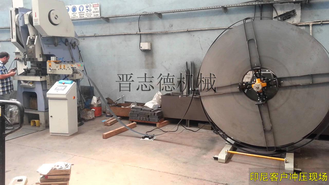印尼客戶(hù)使用沖床送料機(jī)