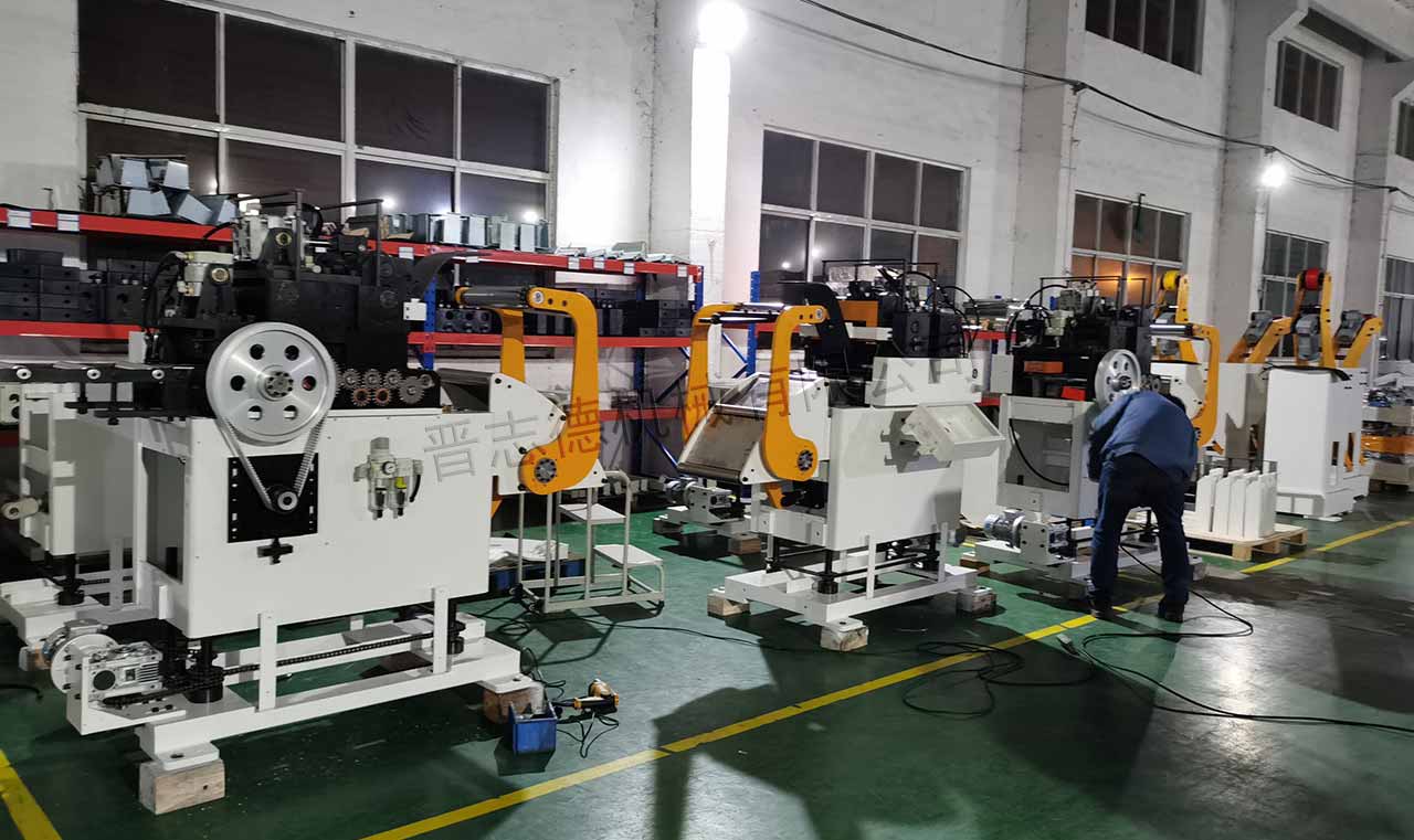 送料機工廠中秋節(jié)裝配